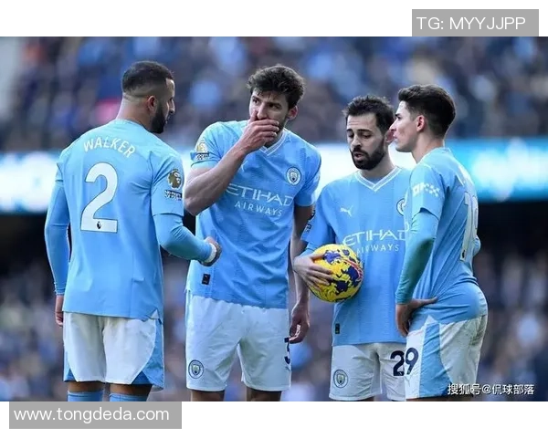 英超赛场惊现冷门曼联大胜那不勒斯引发全场欢呼