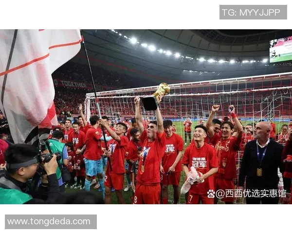 西甲焦点战巴萨与尤文图斯互交白卷全场气氛紧张引发球迷热议