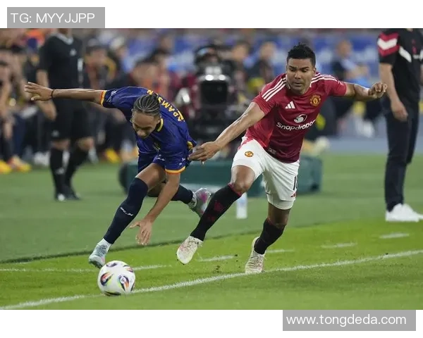 国王杯激战那不勒斯与曼联战平争议判罚引发全场热议